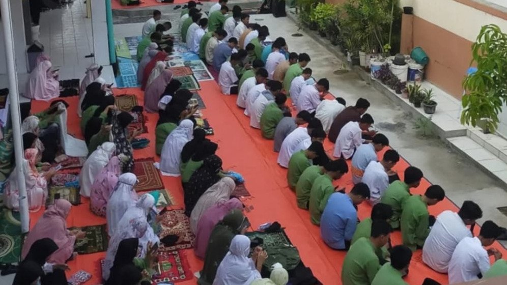 Kegiatan Sholat Dhuha Berjamaah di Lingkungan Sekolah